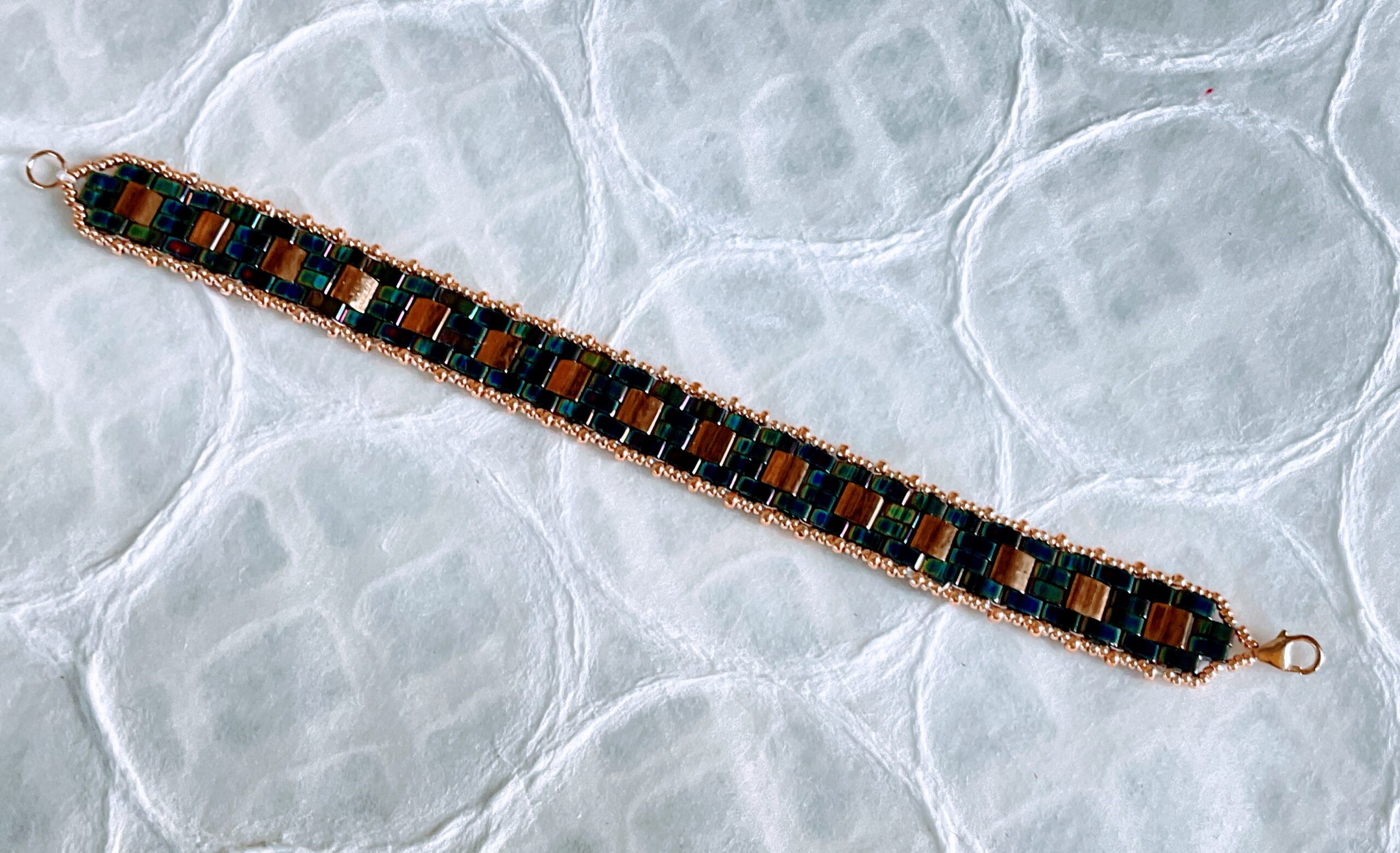 Iridescent blue/purple and gold flat woven TILA bead bracelet - Image 5